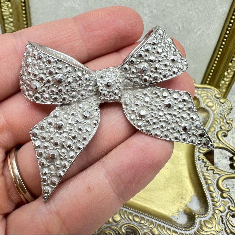 Vintage KJL Bow Ribbon Hammered Silver Textured Brooch Pin  Kenneth Jay Lane